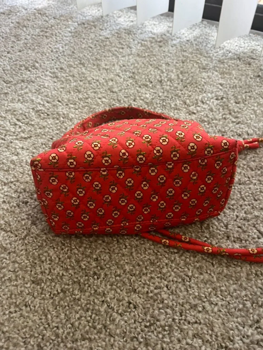 Red Quilted Vera Bradley Cotton Roxbury Crescent Handbag Tiny Poppies - Picture 6 of 6